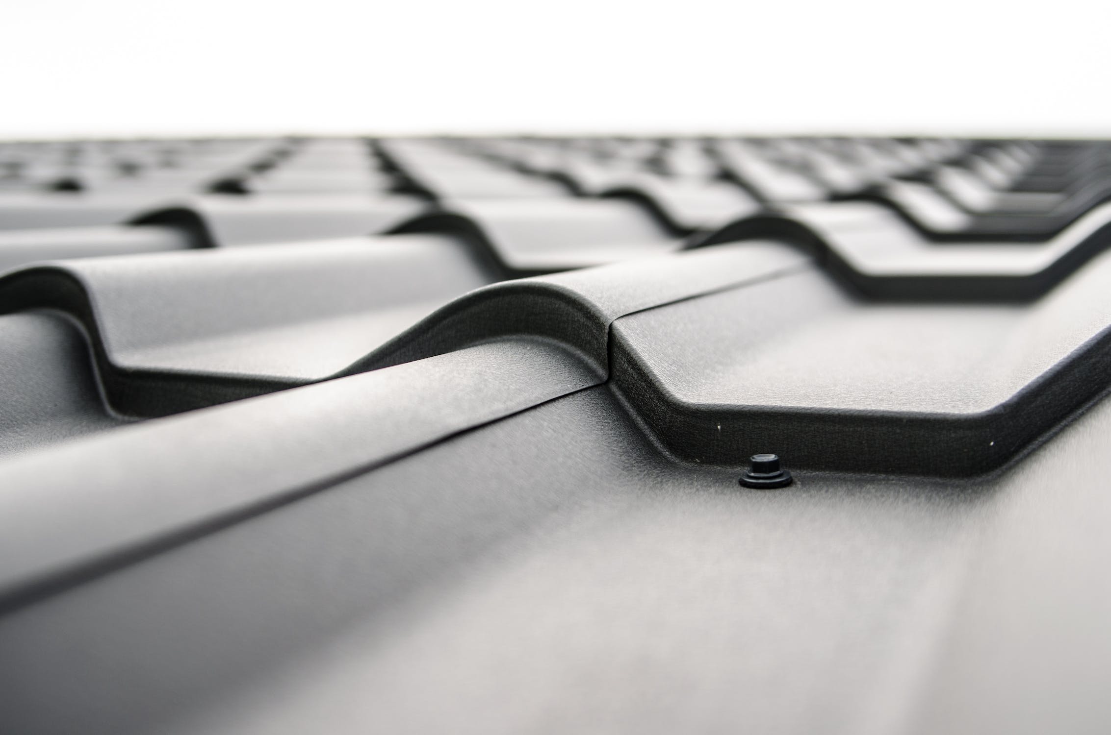 Metal Roof Vs Shingle Roofs in South West Florida